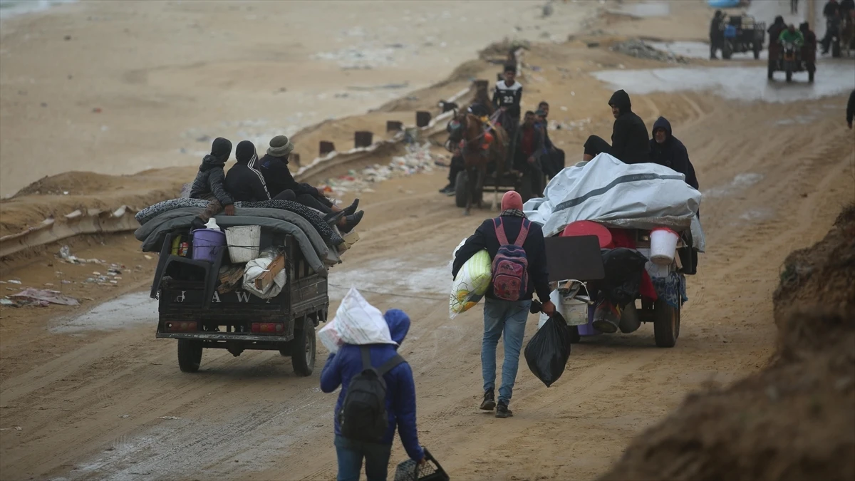 Hamas'tan Filistinlilerin yerlerinden edilmesini reddetmek için 'acil Arap zirvesi' çağrısı