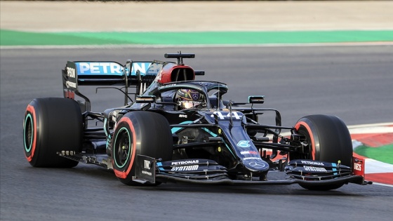 Hamilton, Mercedes F1 Takımı ile bir yıllık sözleşme imzaladı