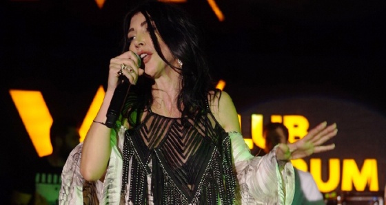 Hande Yener'den Demet Akalın’a dostluk mesajı