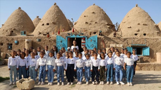 Harranlı kız öğrenciler &#039;müzik perisi&#039;nin korosunda buluştu