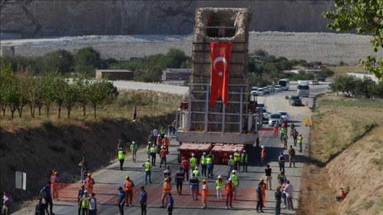 Hasankeyf'te İmam Abdullah Zaviyesi'nin minaresi de taşındı