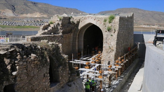 Hasankeyf&#039;teki Küçük Saray&#039;ın baraj suyundan etkilenmemesi için yükseltme çalışması yapılıyor