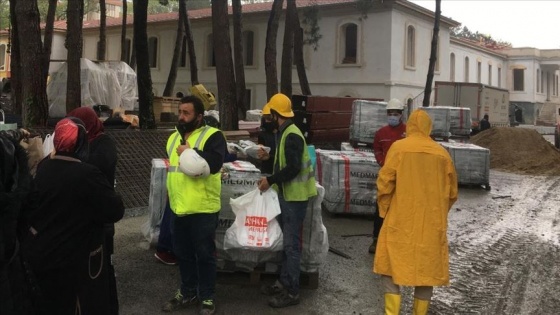 Hastane yapımında çalışan işçilere Hadımköylü kadınlardan iftar yemeği