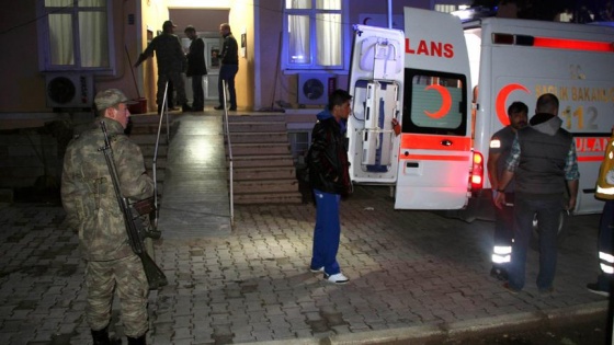 Hatay'da askeri araç devrildi