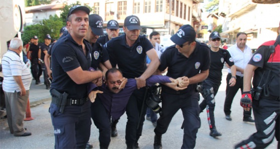 Hatay'da izinsiz gösteri yapmak isteyen 18 kişi gözaltına alındı