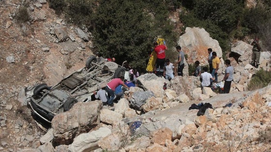 Hatay da minibüs şarampole devrildi: 8 ölü