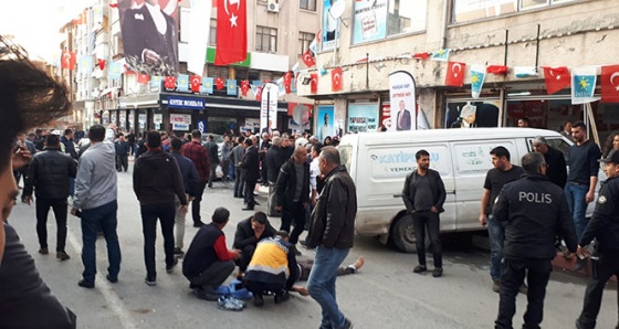 Hatay'da minibüs seçim bürosuna daldı: 6 yaralı