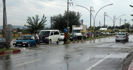 Hatay’da sağanak yağış hayatı olumsuz etkiledi