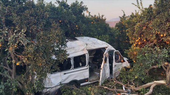 Hatay'da tarım işçilerini taşıyan minibüs devrildi