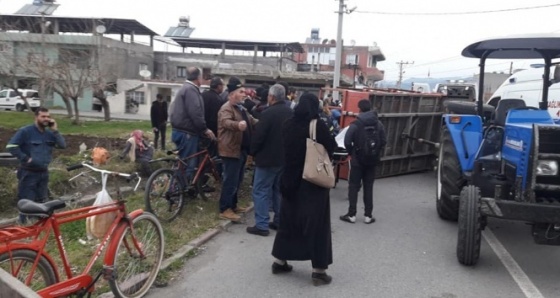 Hatay'da traktör devrildi: 15 yaralı