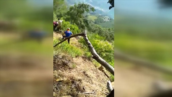 Hatay'da uçurumdaki yaralı genç askeri helikopterle kurtarıldı