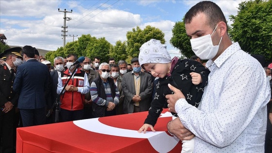 Hatay'daki kazada şehit olan Uzman Çavuş Necati Yatkak, son yolculuğuna uğurlandı