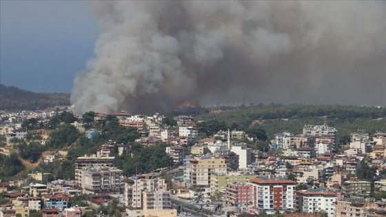 Hatay'daki orman yangını kontrol altına alınmaya çalışılıyor