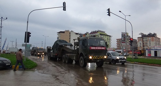 Hatay'dan Şanlıurfa sınırına tank sevkiyatı