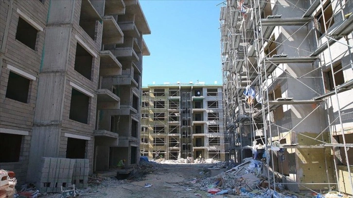 Hatay Güzelburç Mahallesi'ndeki 600 deprem konutunun inşası sürüyor