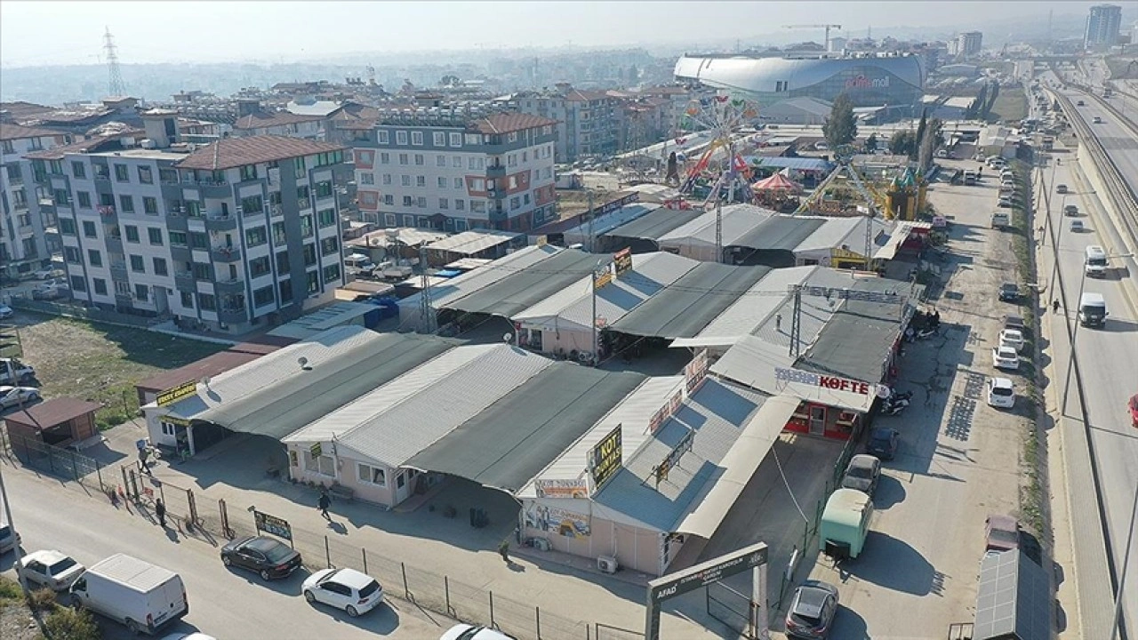 Hatay'ın "kardeşlik çarşısı" depremzede esnafı müşterileriyle buluşturuyor