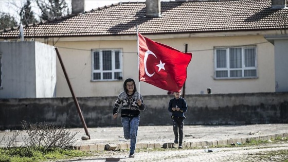 Hatay Reyhanlı'da sınır mahallesi bayraklarla donatıldı