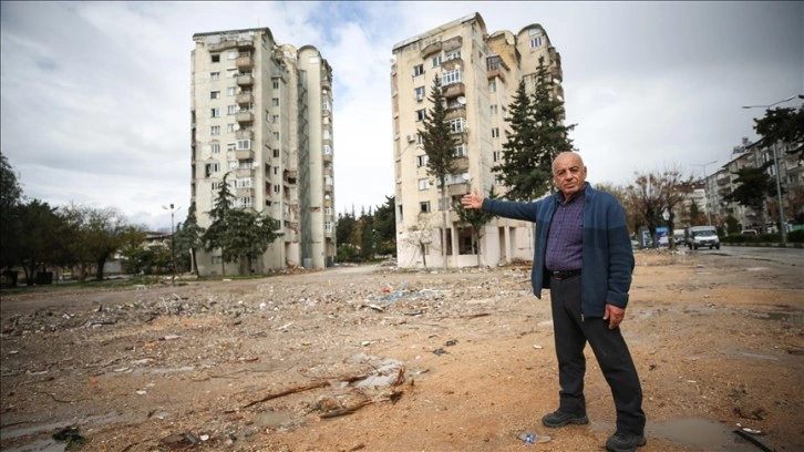 Hatay'da 13 katlı binanın yıkıldığı sitedeki güçlendirilmiş iki blokta 60 aile hayatta kaldı