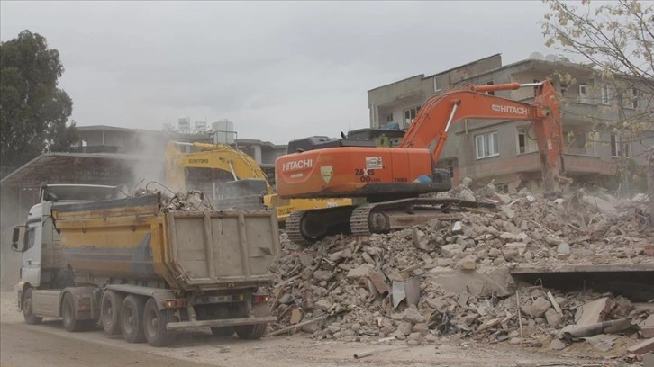 Hatay'da bina yıkım ve enkaz kaldırma çalışmaları 58 mahallede yapılıyor