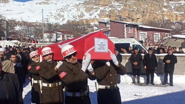 Hatay'da deprem nedeniyle çöken hastanede şehit olan asker son yolculuğuna uğurlandı