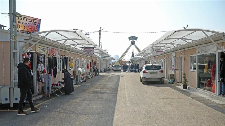 Hatay'da depremzede esnaf prefabrik çarşılarda hizmet veriyor