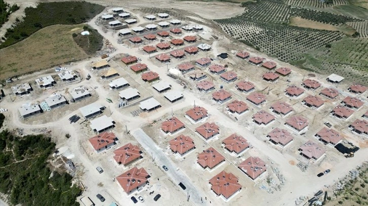 Hatay'da inşa edilen 117 köy tipi afet evi eylülde teslim edilecek