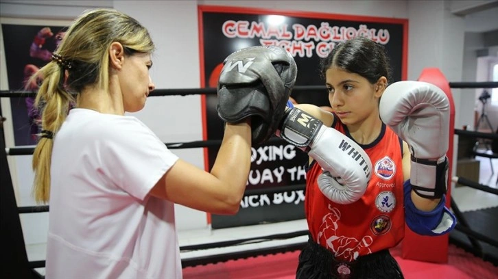 Hataylı genç sporcu, muaythai branşında milli forma için ter döküyor