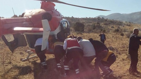 Hava ambulansına yerini dumanla bildirdi