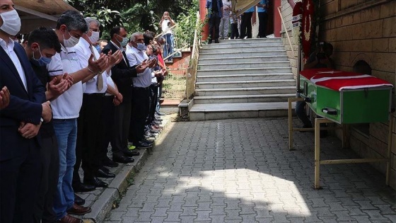 Havai fişek fabrikasındaki patlamada hayatını kaybeden Çanakçı'nın cenazesi defnedildi