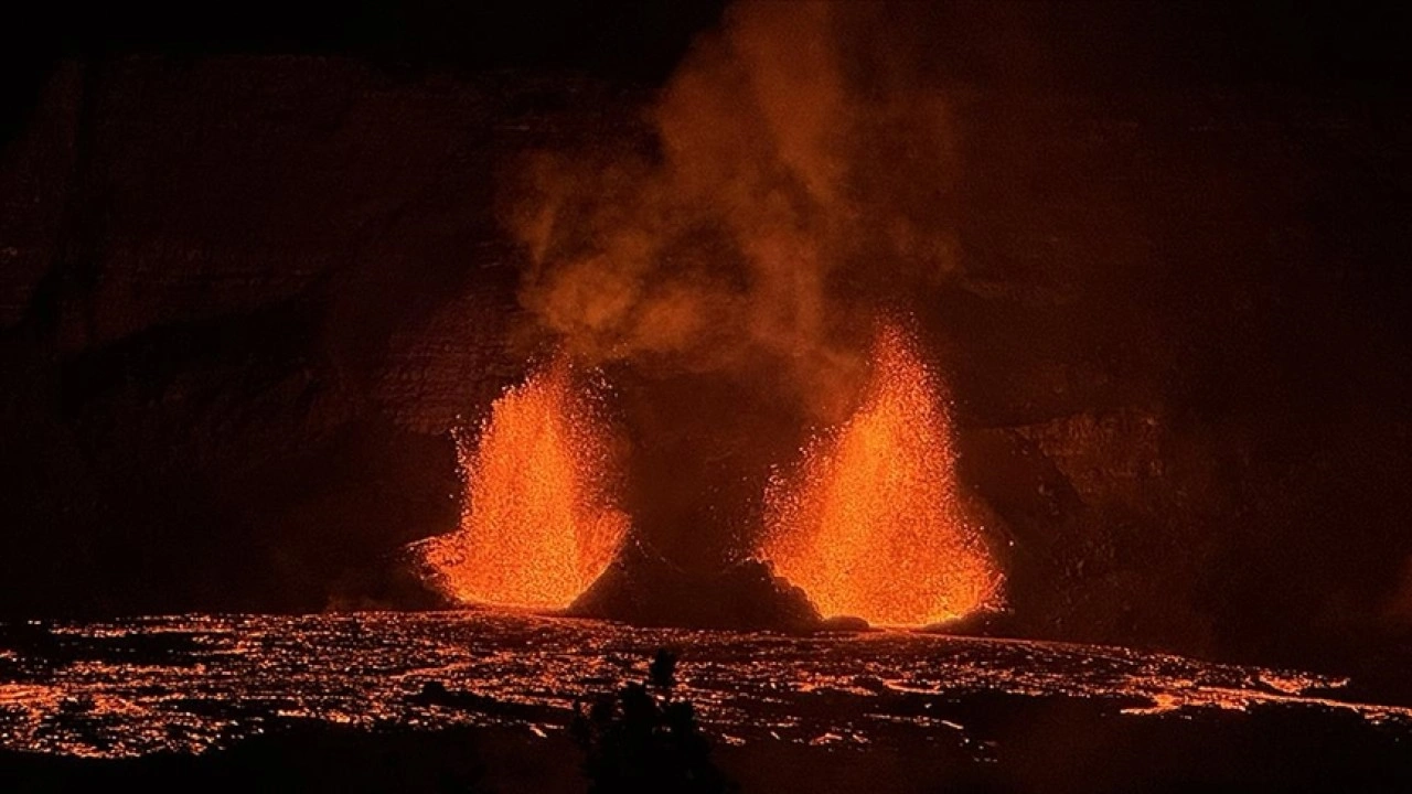 Hawaii'de Kilauea Yanardağı yeniden lav püskürttü