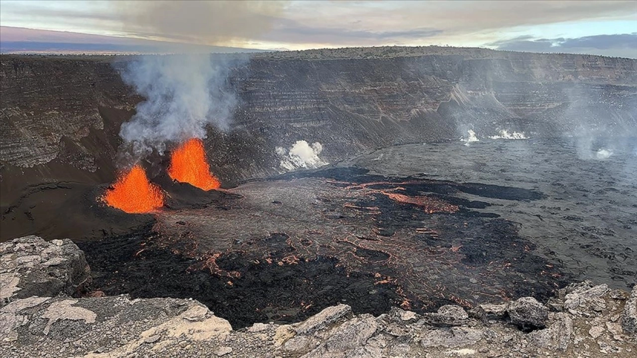 Hawaii'de Kilauea Yanardağı yine lav püskürttü