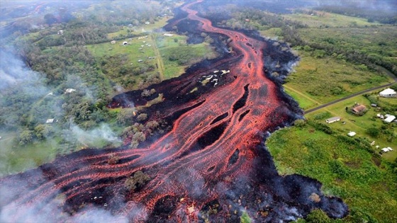 Hawaii'de lavlar 600'den fazla evi kül etti