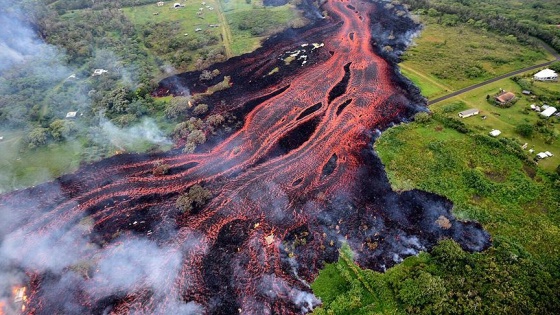 Hawaii'de lavlar 87 evi kül etti