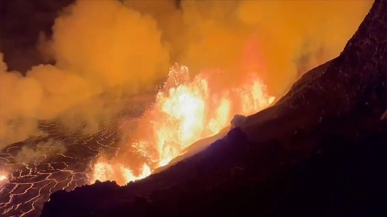 Hawaii'deki Kilauea Yanardağı faaliyete geçti