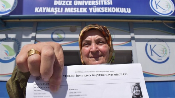 Hayallerinin peşinden koşarak 58 yaşında üniversiteli oldu