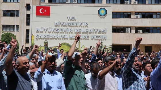 HDP'li Diyarbakır Büyükşehir Belediyesi'nin kararları protesto edildi