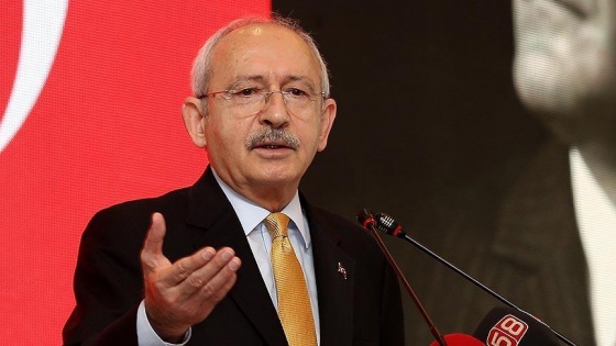 'Hem demokrasi dersi verirsiniz, hem konuşmayı yasaklarsınız'