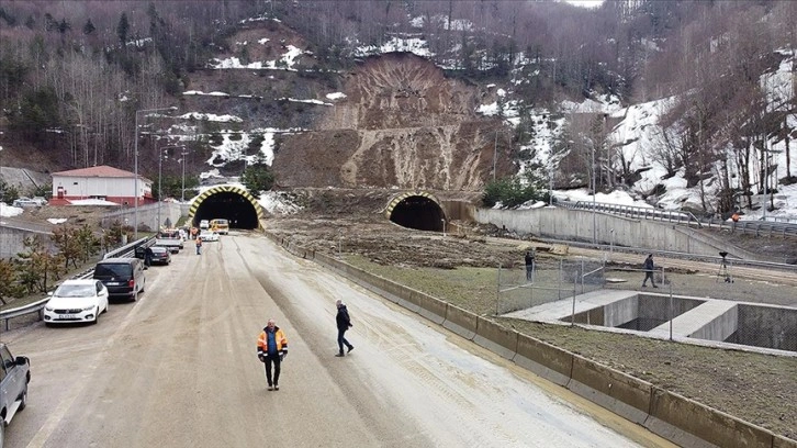 Heyelan nedeniyle kapanan Anadolu Otoyolu saat 16.00'da ulaşıma açılacak