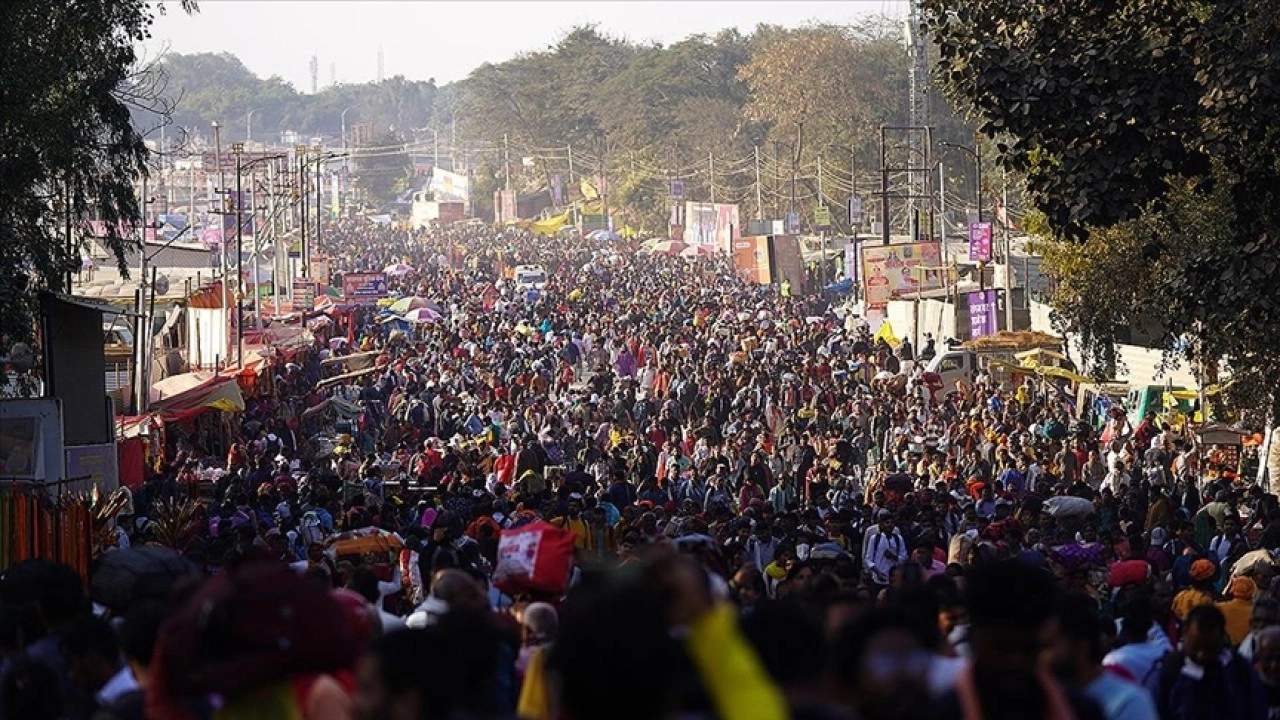 Hindistan'da Maha Kumbh festivalinde çıkan izdihamda ilk belirlemelere göre 10 kişi öldü