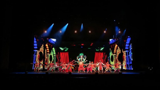 Hindistan'ın renkli kültürü ve dansları 'Beyond Bollywood' ile sanatseverlerle buluşu