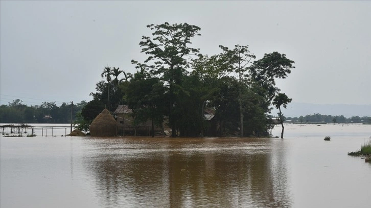 Hindistan'da aşırı yağışların yol açtığı sellerde hayatını kaybedenlerin sayısı 58'e yükse