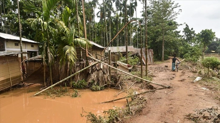 Hindistan'ın Tripura eyaletindeki sel ve heyelanlarda ölenlerin sayısı 22'ye çıktı