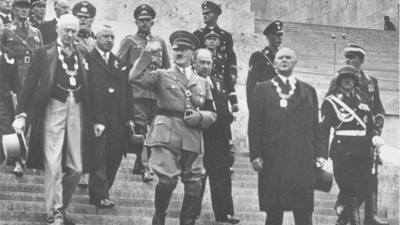 Hitler'in çatal bıçak takımı binlerce sterline satıldı