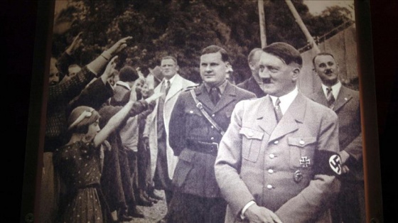 Hitler'in Yahudi bir kız çocuğuyla çekilmiş fotoğrafı açık arttırmada