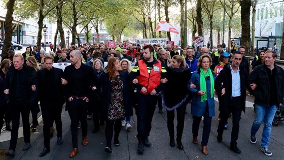 Hollanda'da kamu çalışanlarından hükümet karşıtı protesto