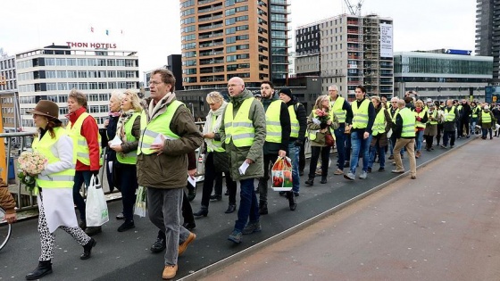 Hollanda'da 'sarı yelekliler' protestosu