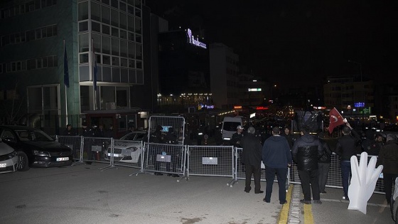 Hollanda'nın Ankara Büyükelçiliği önünde protesto