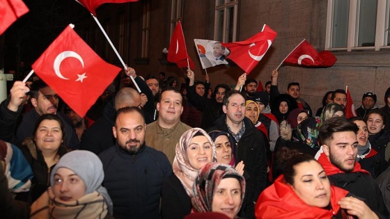 Hollanda'nın Berlin Büyükelçiliği önünde gösteri yapıldı