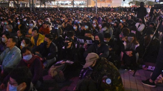 Hong Kong'da öğretmenler hükümete yönelik 'Beyaz Terör' protestosu yaptı