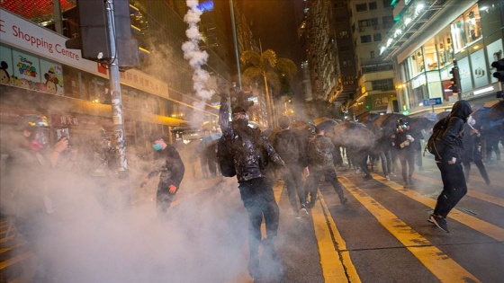 Hong Kong&#039;da protestolar Noel akşamında da devam etti